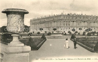 Versailles Yvelines La Facade du Chateau et le Parterre du 