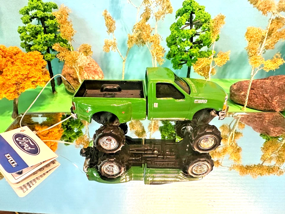 Ertl Truck, Ford F350 Custom G5 Lift Kit Farm Toy, 1:64 Diecast John Deere Green - Image 2 of 3