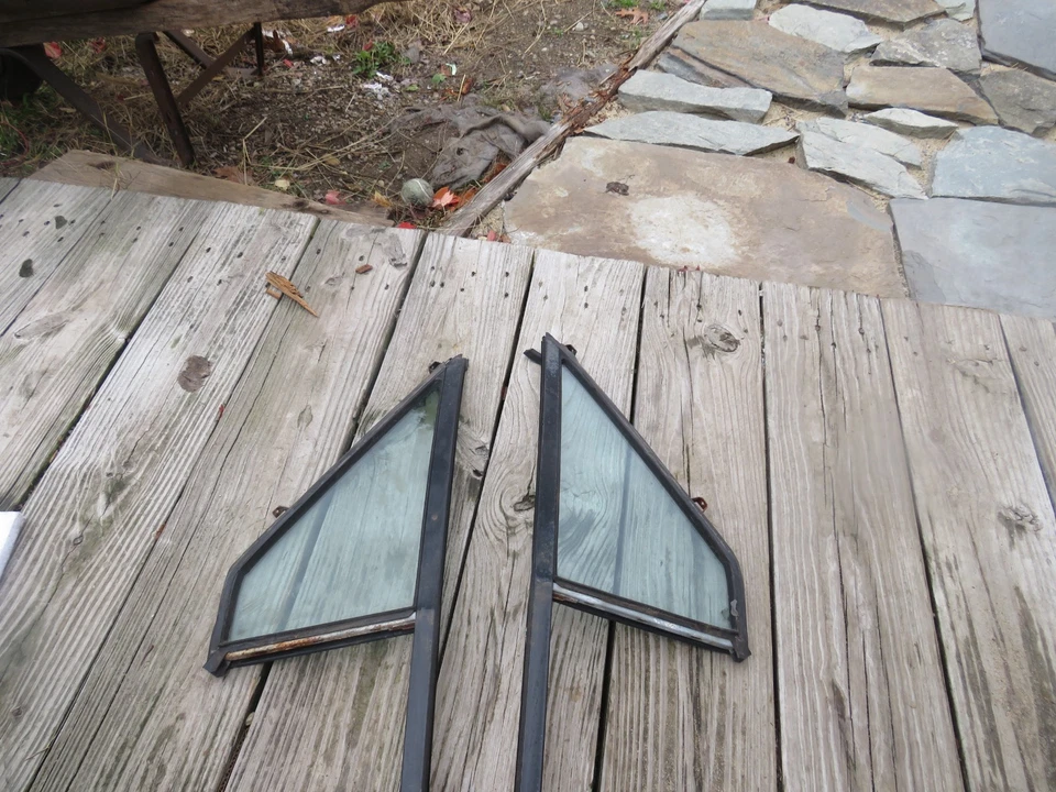 92 1992 JEEP CHEROKEE XJ VENT WINDOWS LEFT RIGHT PAIR SET NON MOVING - Image 3 of 4