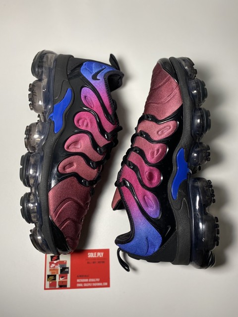 nike vapormax plus hyper violet