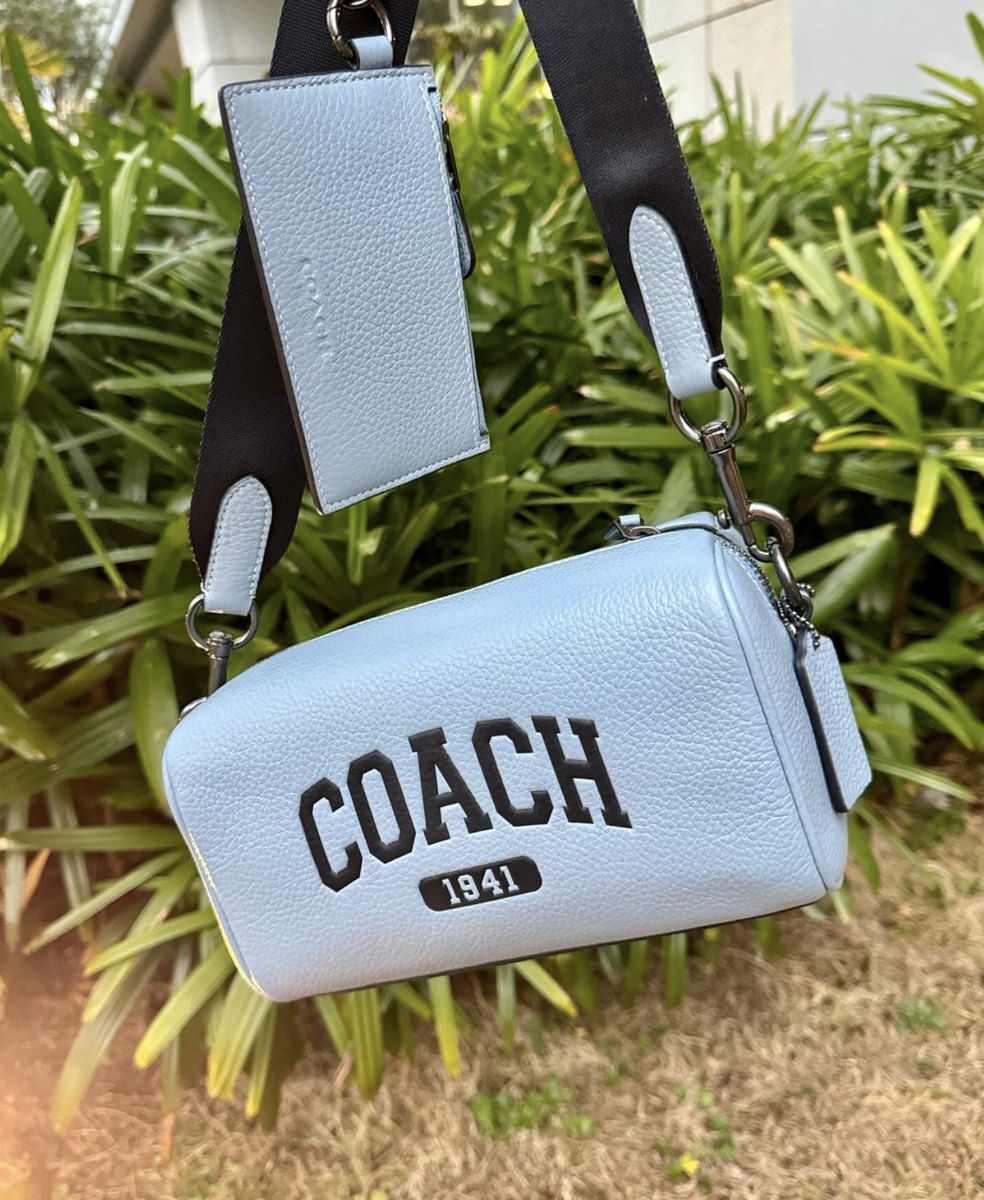 【COACH】人気★Axel Crossbody In Signature Canvas★送料無料! COACH® Outlet | Axel Crossbody Bag In Signature Canvas
