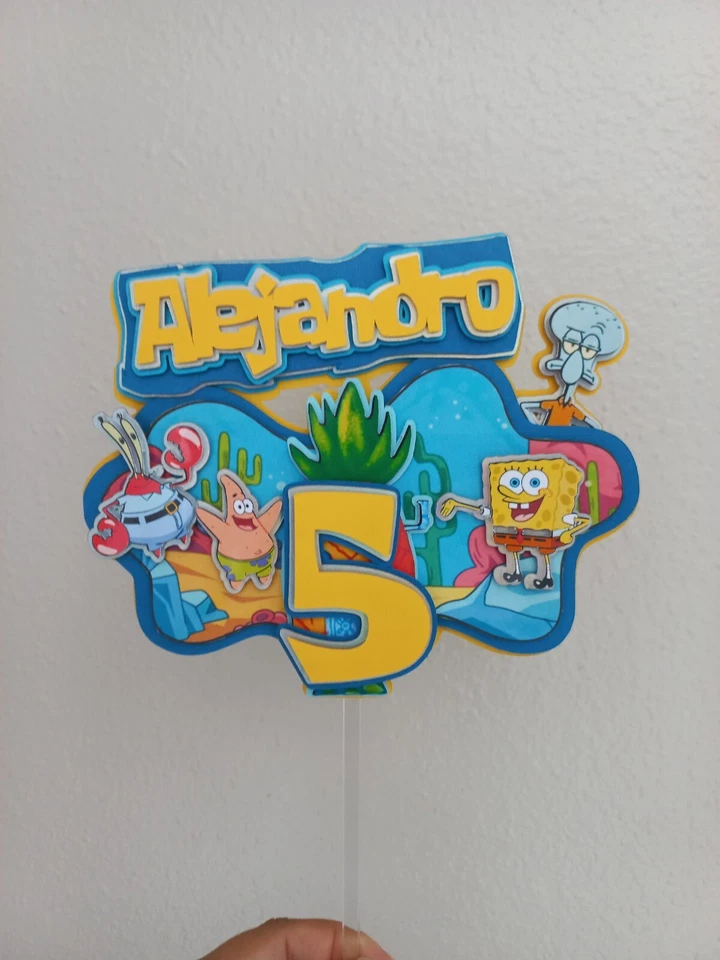 Topper pastel personalizado esponja amarilla y sus mejores amigos en el mundo marino Foto 2 de 4