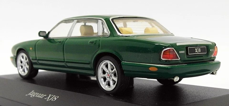 Coche modelo Atlas Editions escala 1/43 4 641 113 - Jaguar XJ8 - verde Foto 2 de 3