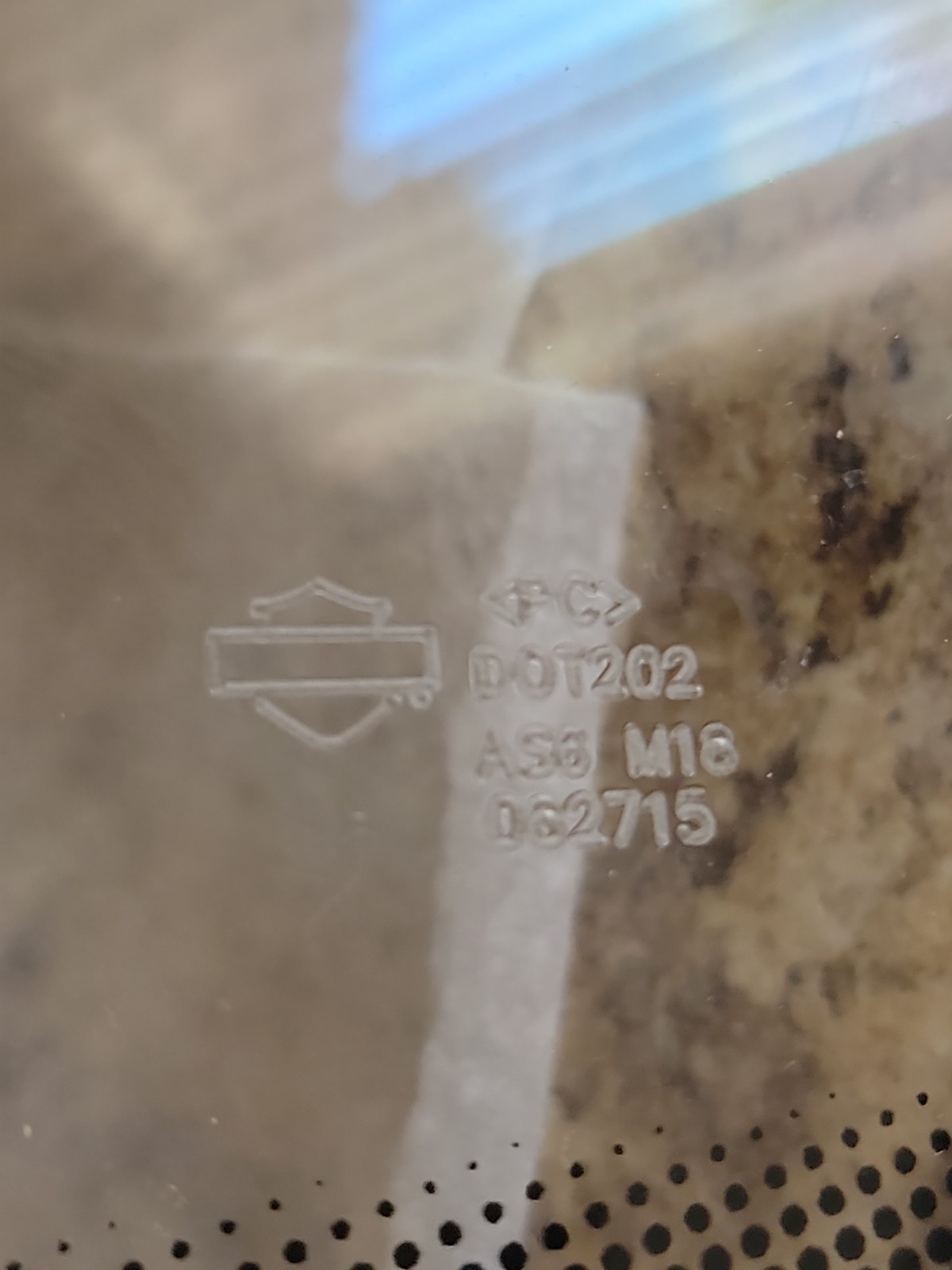 Harley davidson windshield (062715) DOT 202