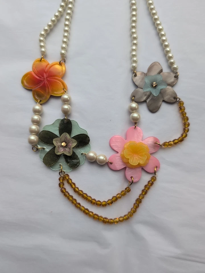 COLLAR ANTHROPOLOGIE NUEVO CON ETIQUETAS Perlas Vintage Flores Y2K Foto 3 de 4