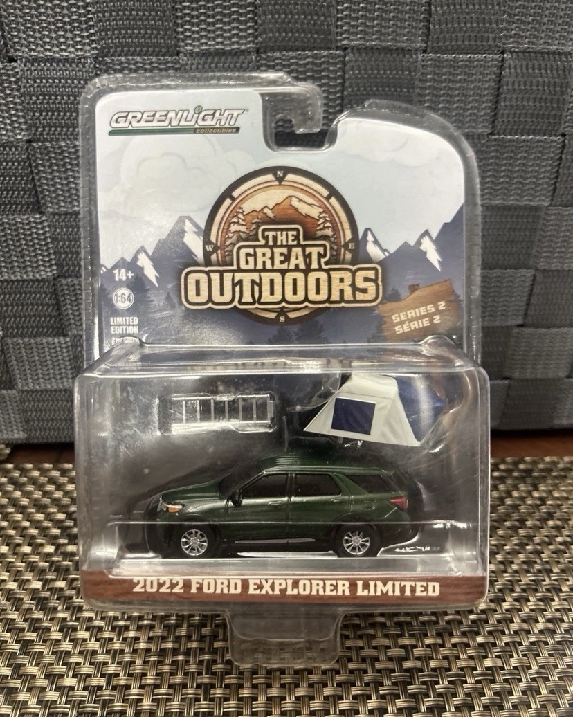Greenlight Ford Explorer Limited 2022 The Great Outdoors 1:64 38030F