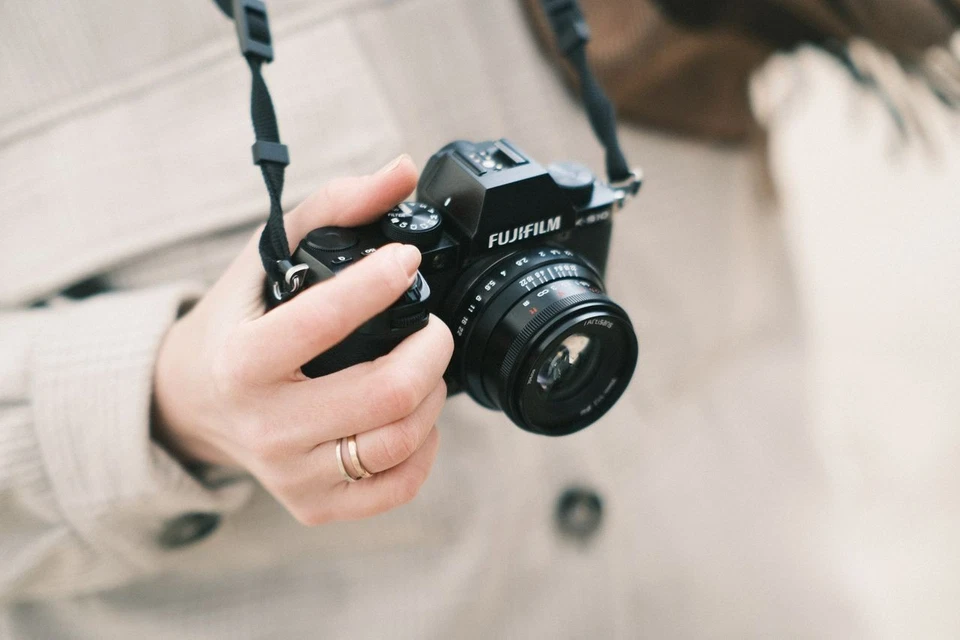 7artisans 35mm f/1.2 II Manual (APS-C) Lens for Fuji X-Mount-Fast Prime,Portrait - Image 4 of 4