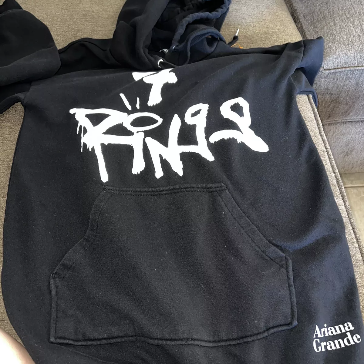 H&m hoodie ariana grande 2025