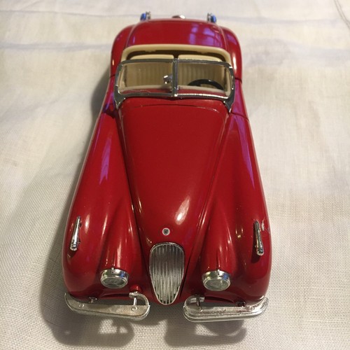1948 JAGUAR XK 120 ROADSTER- BURAGO 1/24 SCALE model made in Italy-RED - Picture 4 of 17