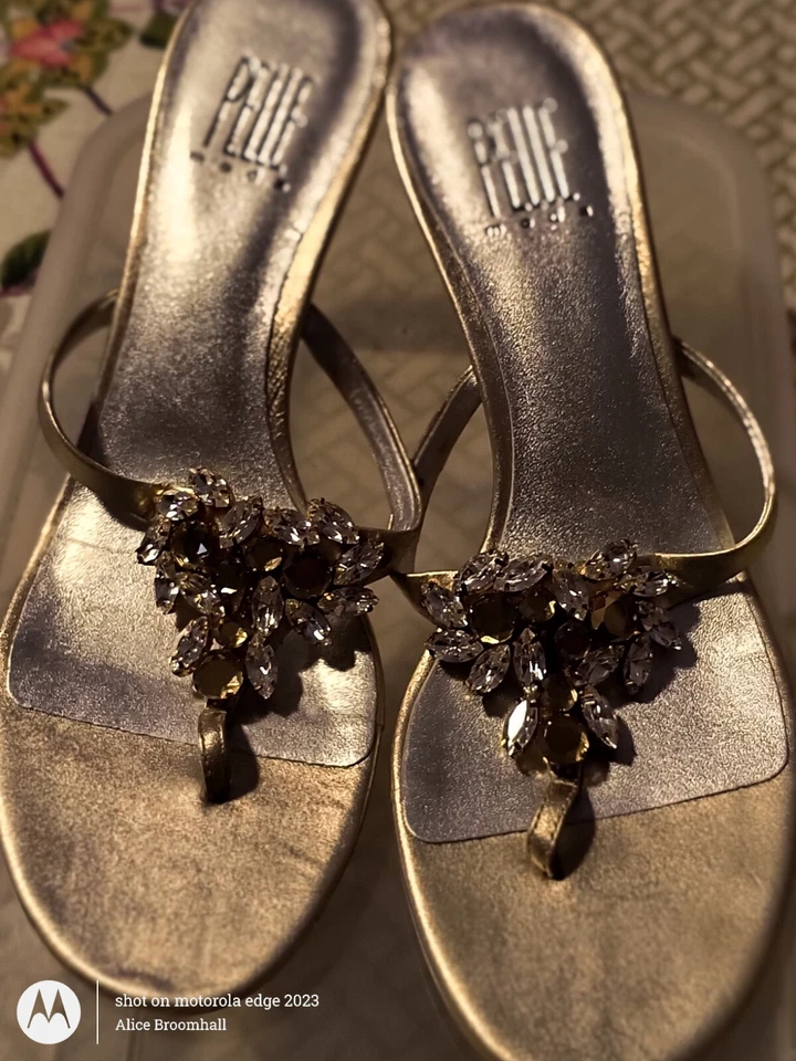 Sandalias de tacón de gatito Pelle Moda verde llamativo estrás talla 8,5/39 dorado plateado Foto 2 de 4