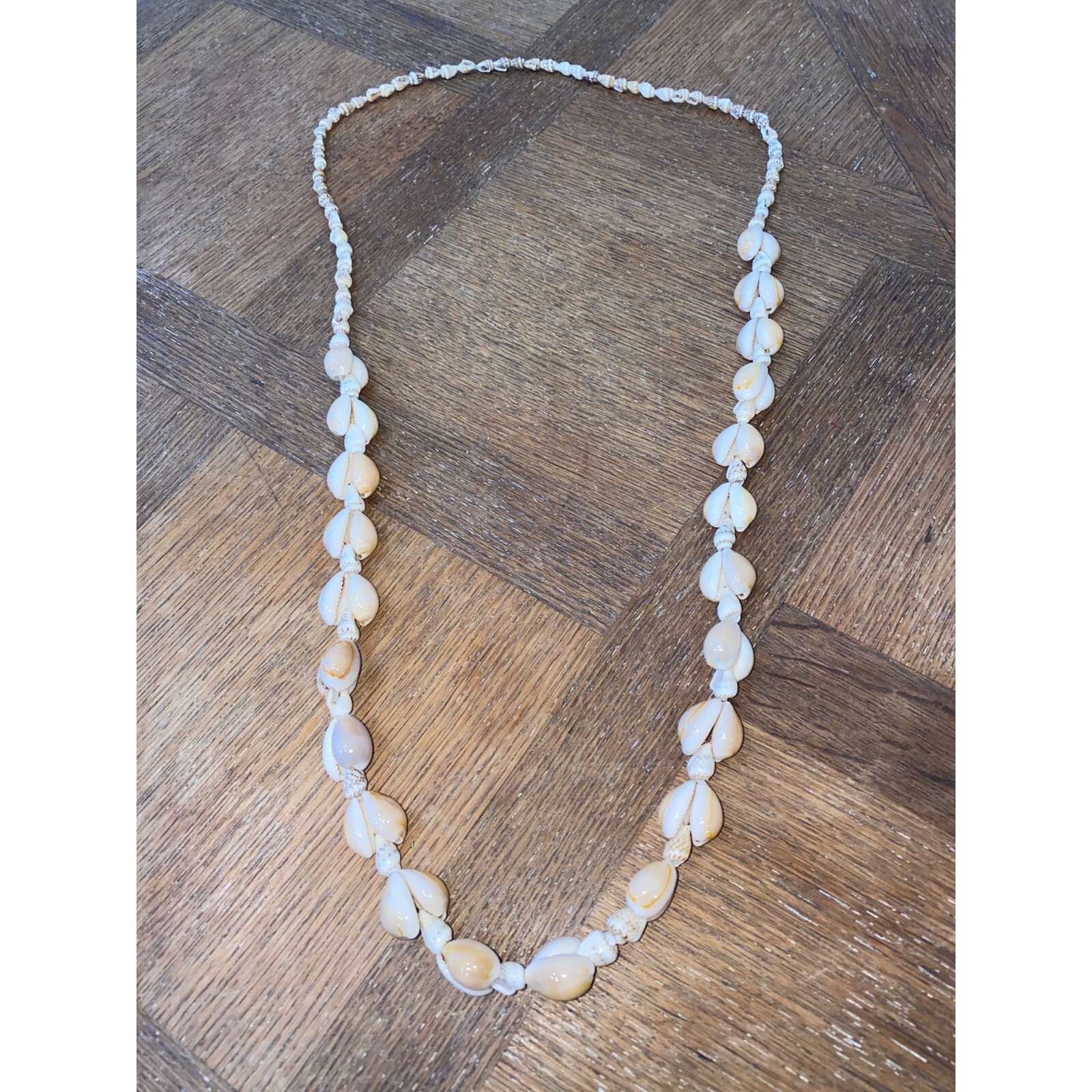 18” pukka shell large and tiny concha shell neckl… - image 1