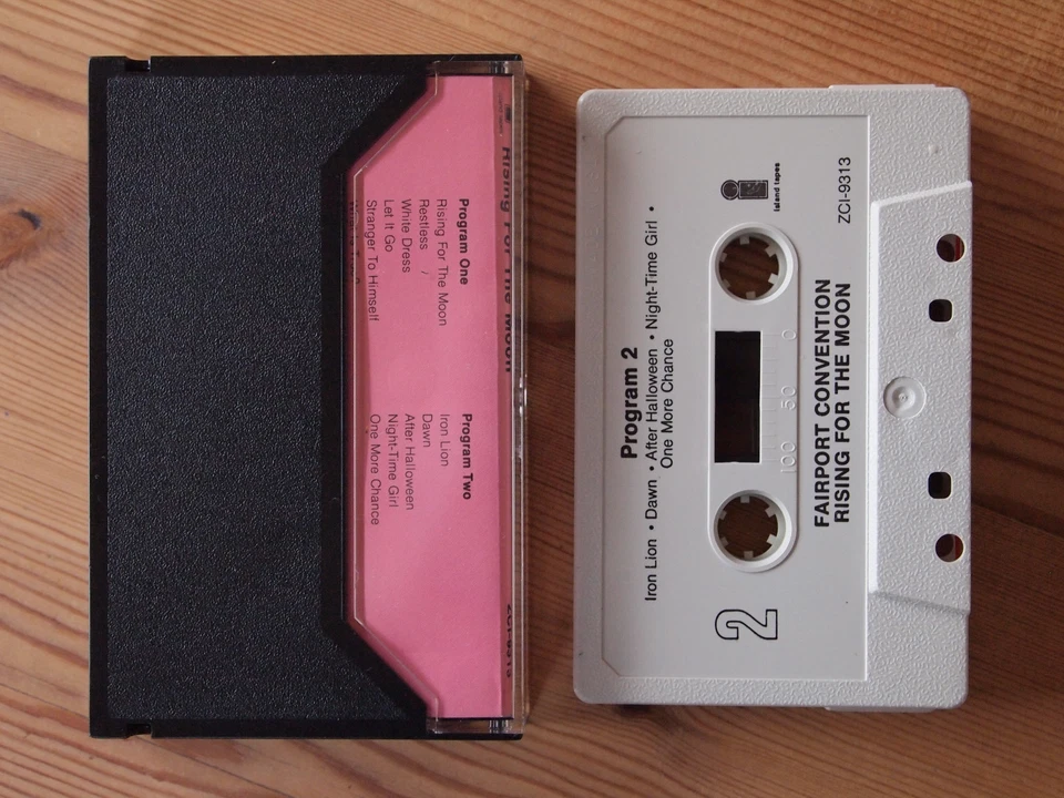 FAIRPORT CONVENTION - RISING FOR THE MOON (ISLAND ZCI-9313) US CASSETTE TAPE NM! Foto 3 de 4
