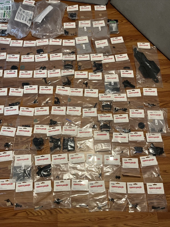 Caster Racing Fusion 遥控哈士奇 2WD S10B 零件套装 192 包车身轮胎 + 更多 — 第 3/4 张图片