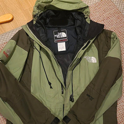 The North Face Summit Series Herrenjacke mit Kapuze Nylon Grün/Schwarz Gr. S