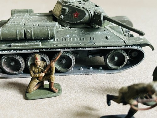 Hand-painted Soviet Soldiers & Tank Miniatures WWII War Games Russian 1:76 - Afbeelding 5 van 12