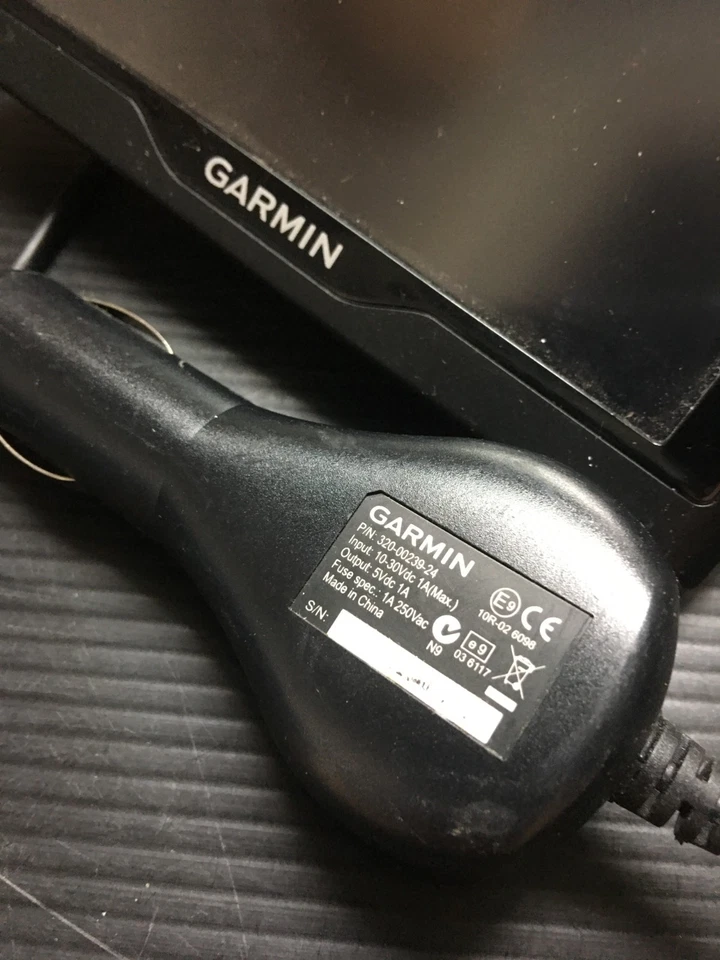 Garmin 52LM GPS Navigator 5" Screen with Car Charger & Mount Bundle - Image 4 of 4