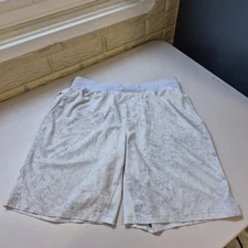 Lululemon Shorts Mens Large Pale Gray T.H.E. Linerless 9" Gym Mesh Performance