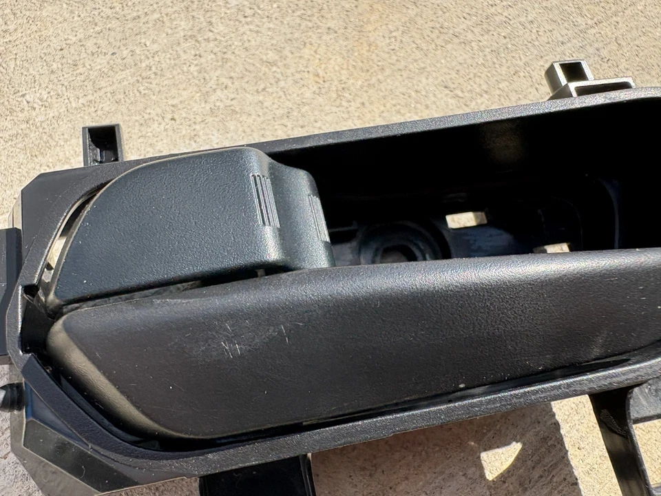 2020-2025 Nissan Versa FRONT LEFT DRIVER SIDE DOOR INNER HANDLE #806715RB1A OEM Foto 3 de 4