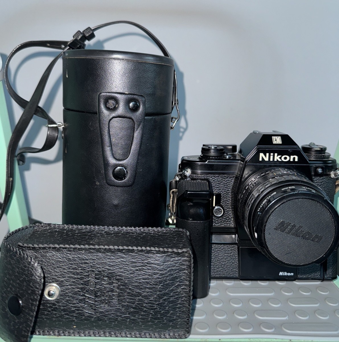 Nikon FG MD-14セット Nikon FG 35mm Film Camera Bundle w/ 2 lenses, MD-14 Motor Drive