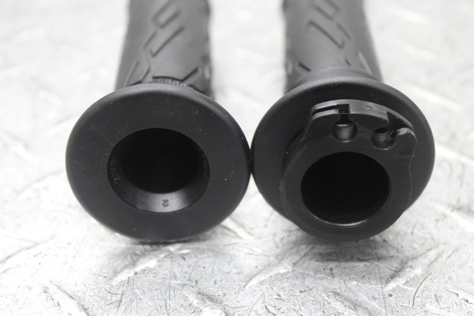 Suzuki GW250F 2015 agarre izquierdo y tubo de agarre del acelerador derecho  Foto 2 de 4