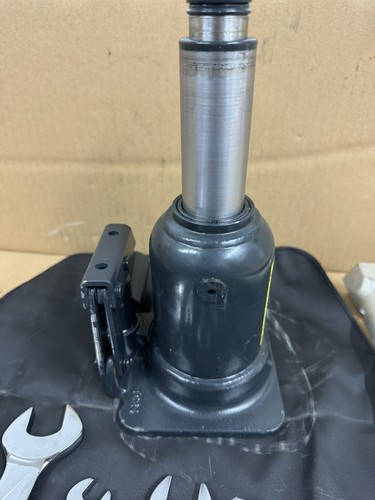 Iveco daily Genuine 4 Ton Bottle Jack And Tool Kit Set 500327449 - Picture 6 of 11