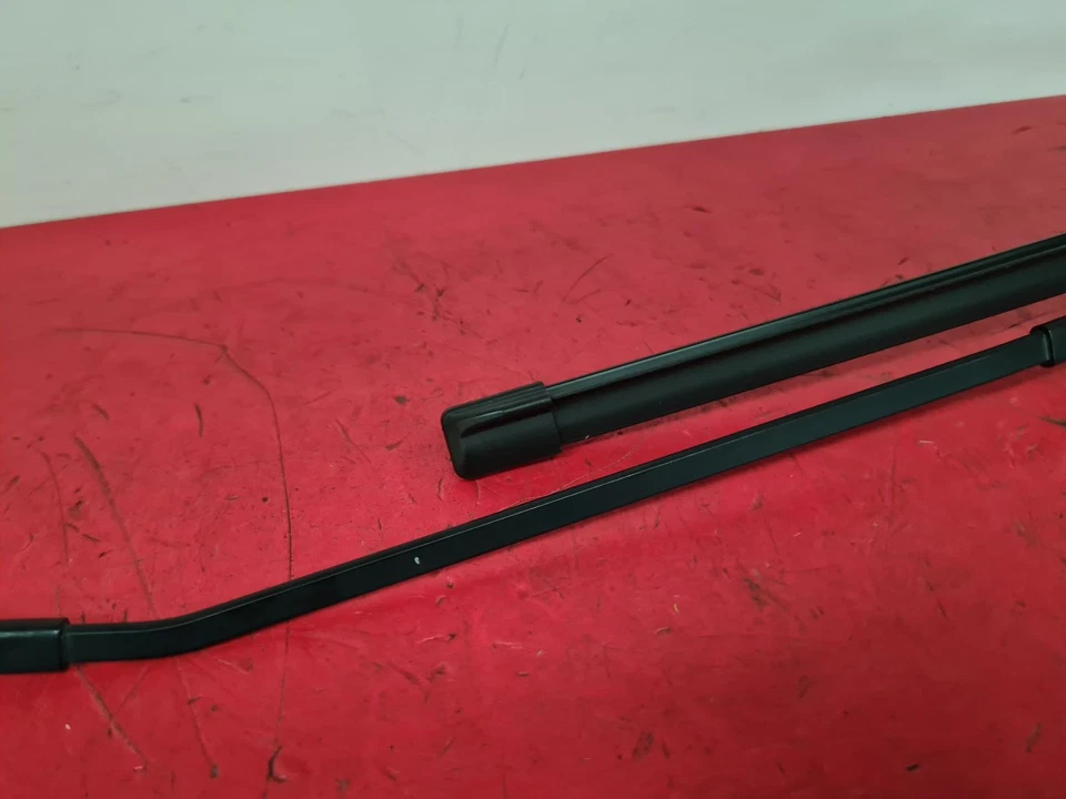 Brazo limpiaparabrisas delantero izquierdo volkswagen polo 2006 5 puertas Foto 3 de 4