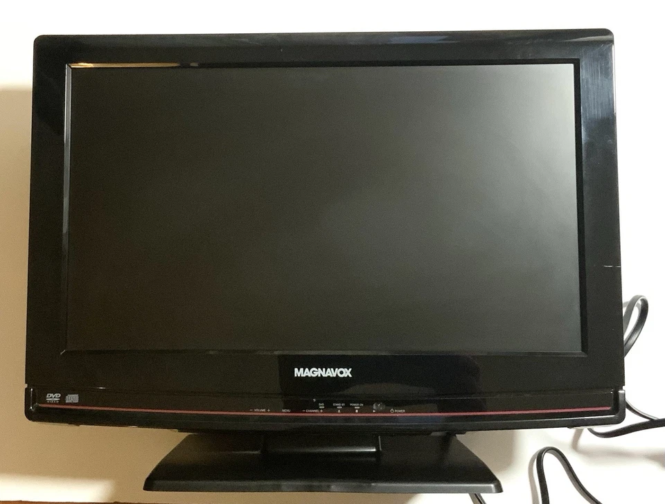Magnavox 19MD350B/F7 LCD HD TV with Built-In DVD Player and HDMI Remote Control - Image 2 of 4