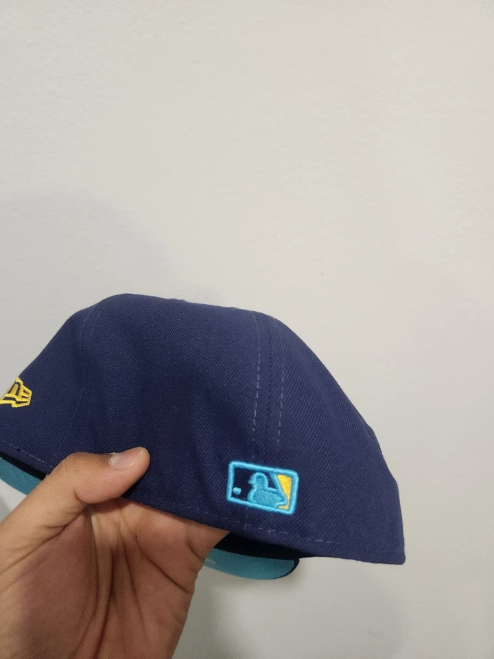 Sombrero ajustado New Era 59Fifty Milwaukee Brewers Día del Padre azul/dorado talla 7 1/8 Foto 3 de 4