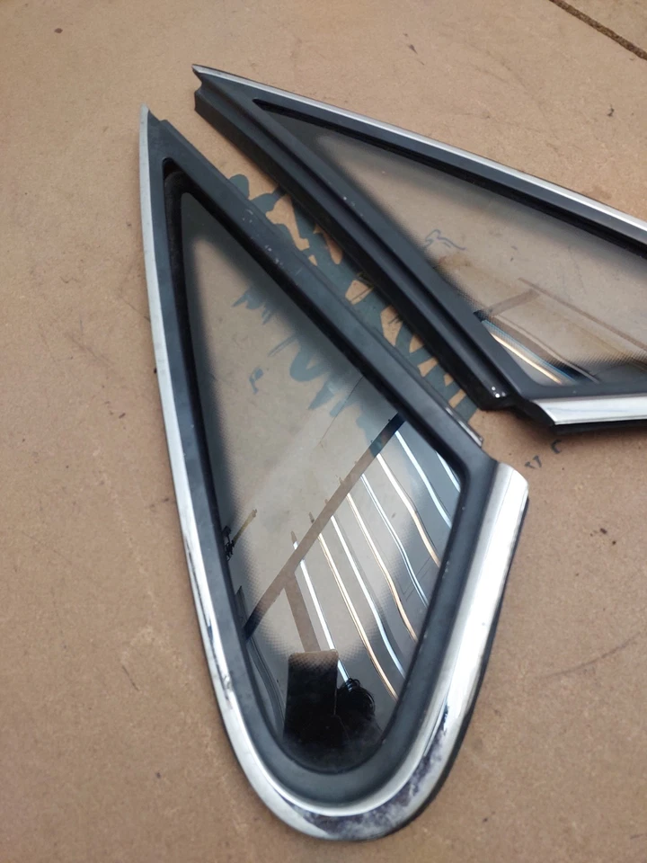 JDM Cefiro A31 Rear Quarter Glass with Moulding & Rubber  1 Pair - Image 3 of 4