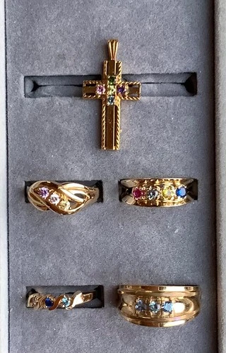 Vintage Costume Jewelry Lot Of 4 Rings, one necklace, new  Jewelers Samples