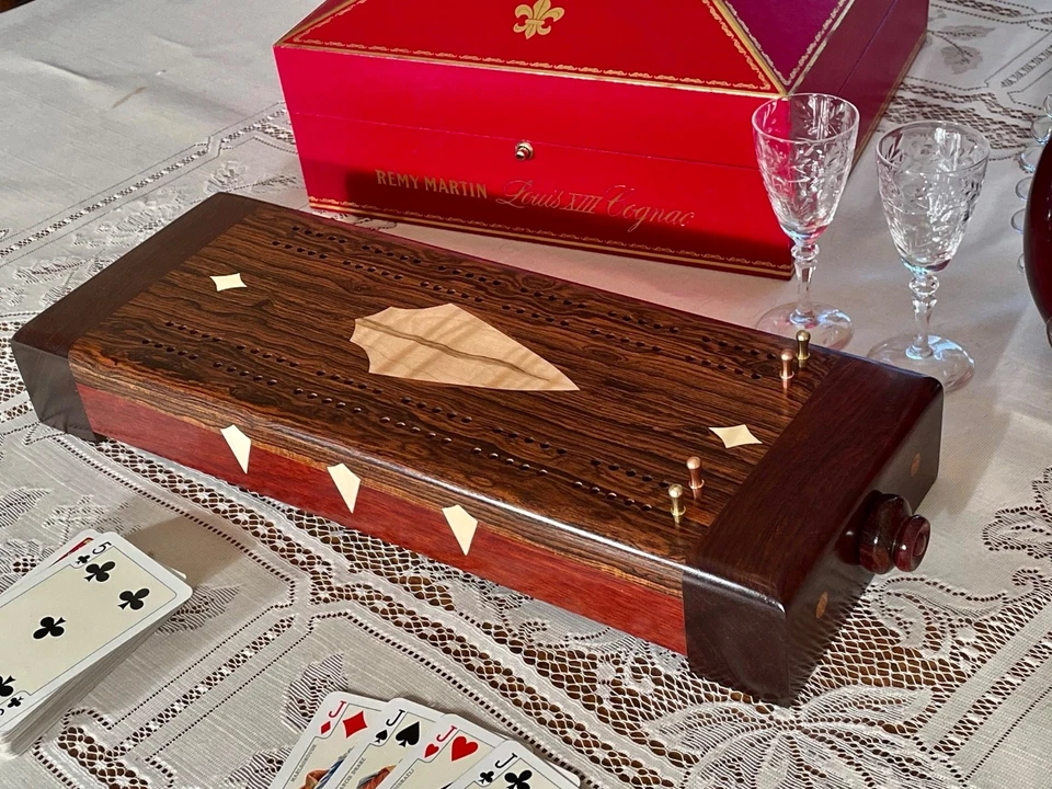 ARTISAN CRIBBAGE BOARD WITH INLAY WORK - Image 3 of 4