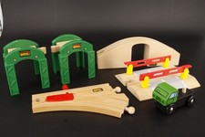 BRIO bunte Sammlung  45-teiliges Set mit Schienen, Weiche, Brücke, Bahnübergang