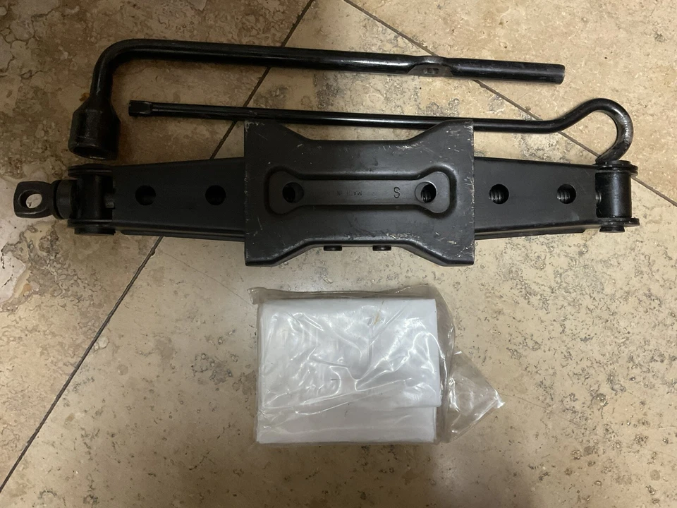 Juego de gatos de neumáticos Honda Odyssey 2006-2010 con herramientas OEM Foto 3 de 4