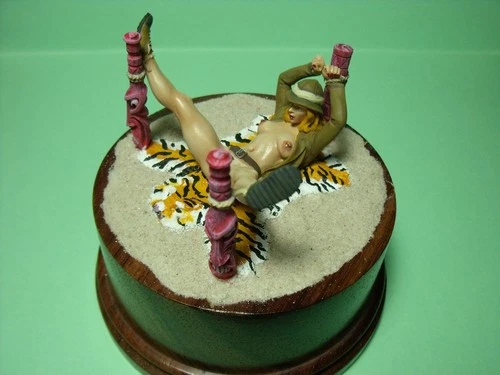 1/18 FIGURE  GIRL  NABILLA  VROOM  UNPAINTED   NOREV AUTOART  SCHUCO  MINICHAMPS