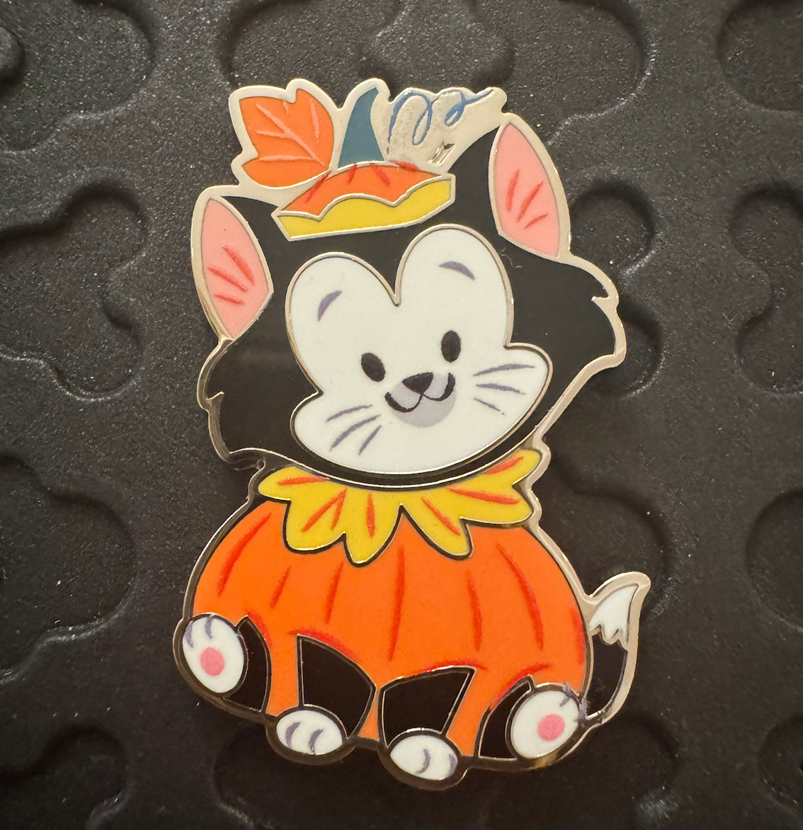 Disney Dogs and Cats Halloween Mystery Pins