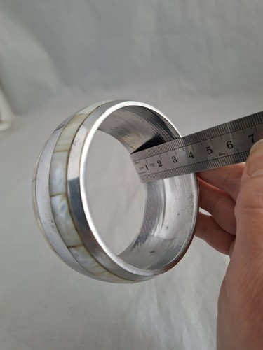 Vintage Mother of Pearl Set Broad Chunky Bangle Chrome Silver Colour Metal - Picture 9 of 9