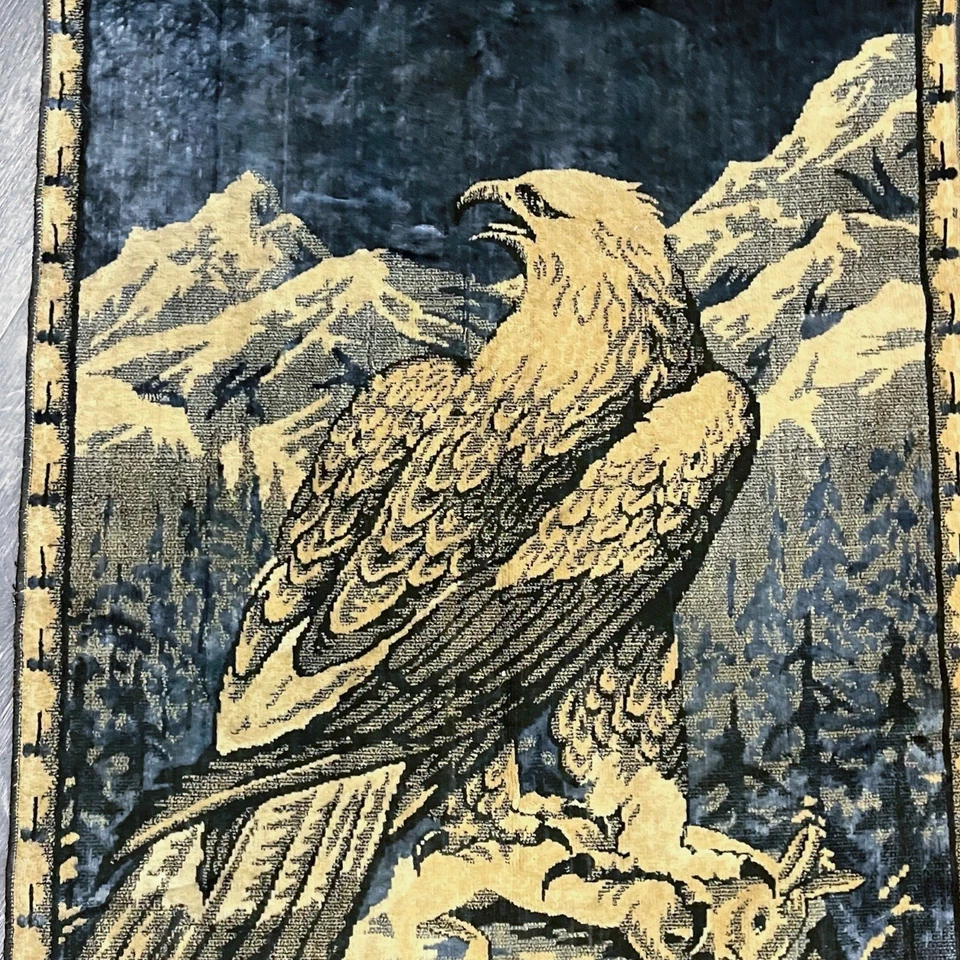 "Alfombra de terciopelo tapiz vintage AGLE HAWK con CONEJO en sus garras 24"" x 47""" Foto 4 de 4