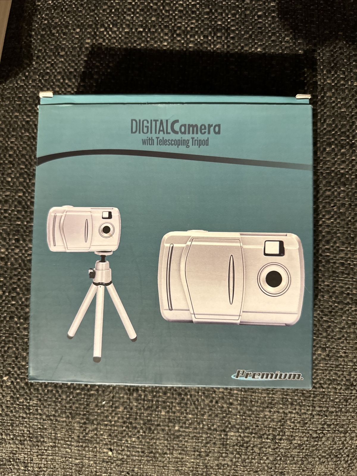 Compact Digital Camera with Extendable Tripod Included-image