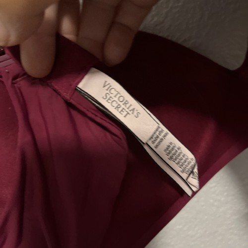 Sujetador inalámbrico ligeramente forrado Victoria's Secret con correa deletreada de borgoña 34C - Imagen 3 de 5