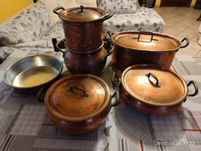 Batteria di pentole in rame martellato a mano e stagnato con manici in ottone