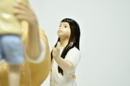 CRYSTAL CATHEDRAL MINISTRIES - CHILDREN ALWAYS THE FUTURE OF THE FAITH! FIGURINE - Picture 8 of 11