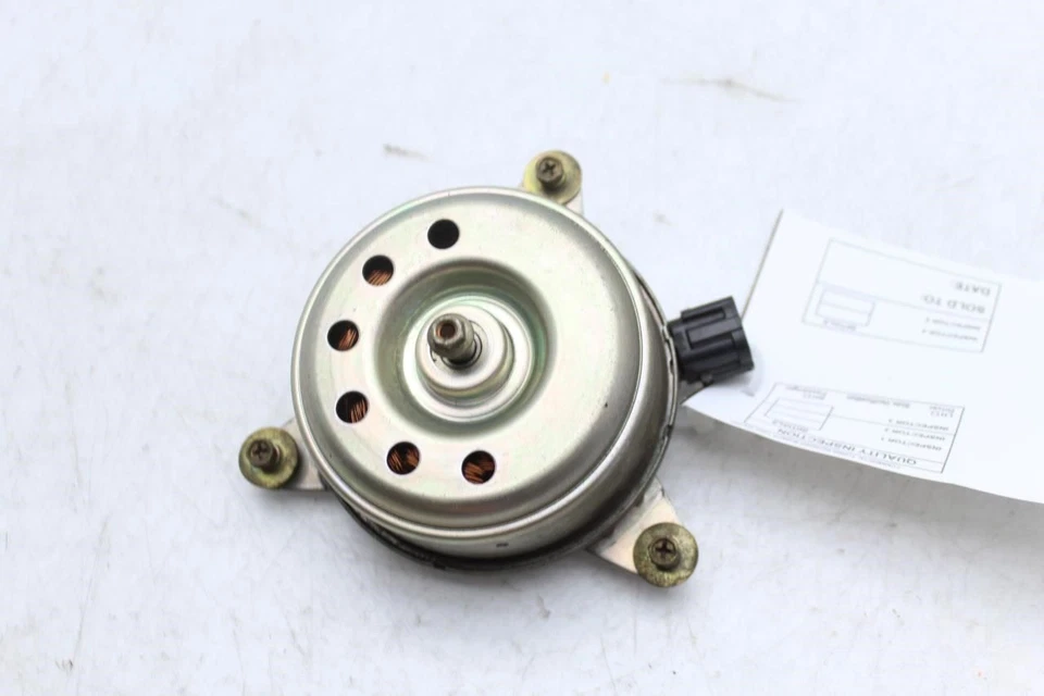 Двигатель вентилятора охлаждения радиатора подходит для 06–10 INFINITI M35 74781 - Изображение 4 из 4