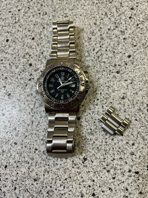 Smith & Wesson Armbanduhr / silber / Datum