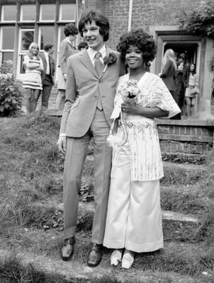 American Pop singer PP Arnold with her new husband manager Jim- 1968 Old Photo 1