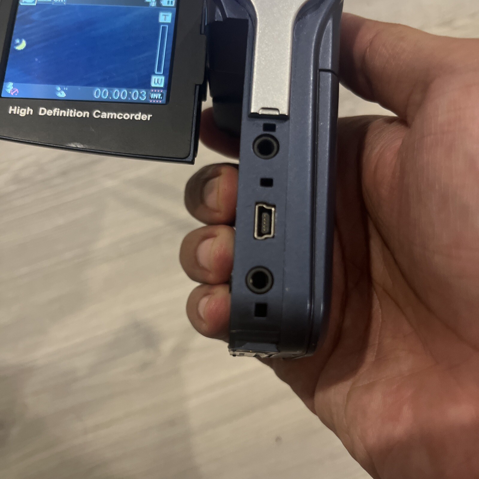 Aiptek Handheld HD Camcorder V5V 8 MP Blue Voice Recorder has battery