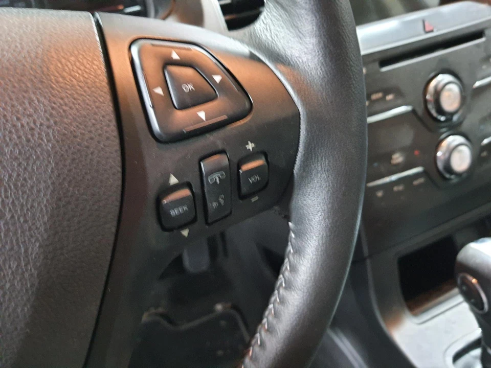 2013-2019 Ford Flex Black Steering Wheel w/Cruise Control & SYNC - Image 4 of 4