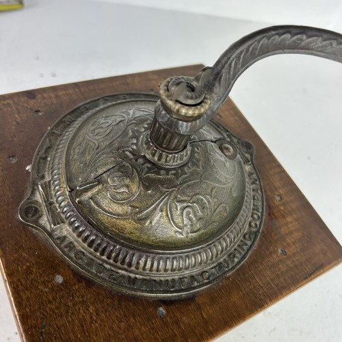 Molinillo de café antiguo vintage Imperial Arcade Mfg Co. hierro fundido madera - Imagen 9 de 11