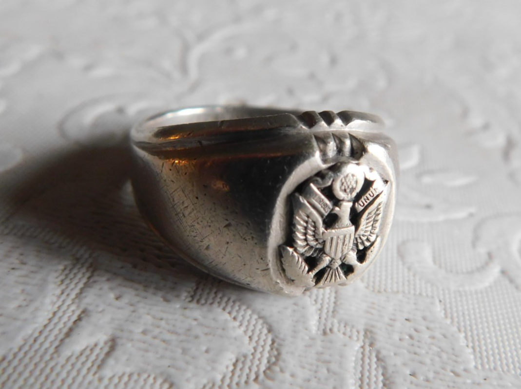 WWII VINTAGE US ARMY CLASS RING STERLING SILVER DEE BEE MARK