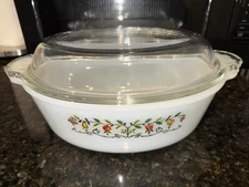 vintage Anchor Hocking Fire King round casserole dish with a lid 1.5 Quart