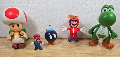 Lot of 5 Jakks Pacific Nintendo Action Figures Mario Yoshi Toad Bob-Omb